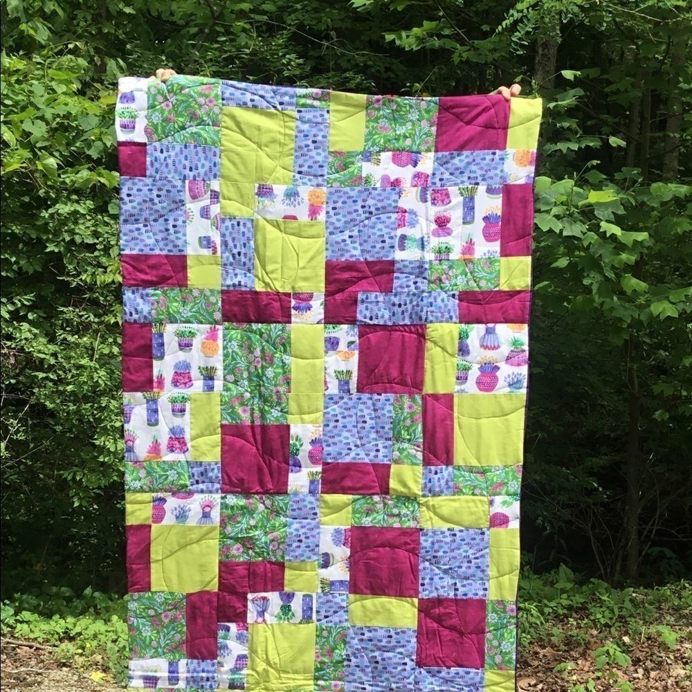 NWT. Hand Crafted Garden Print Quilt